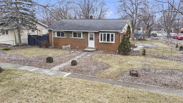 view of front of house featuring a front yard