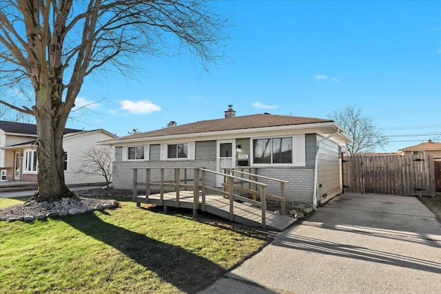 view of front facade with a front yard