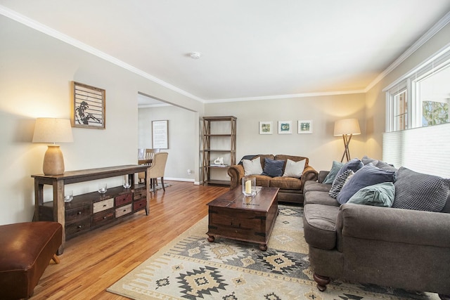 living room with light wood-type flooring and crown molding