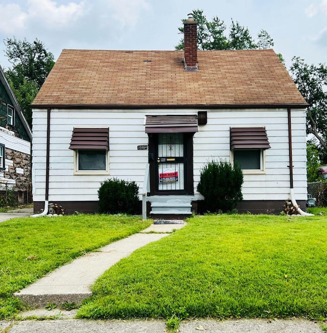 view of front of property with a front yard