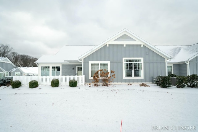 view of front of house