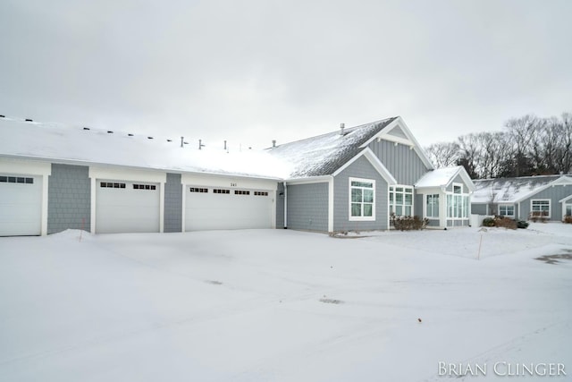 view of front facade featuring a garage