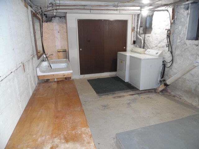 basement with washing machine and dryer