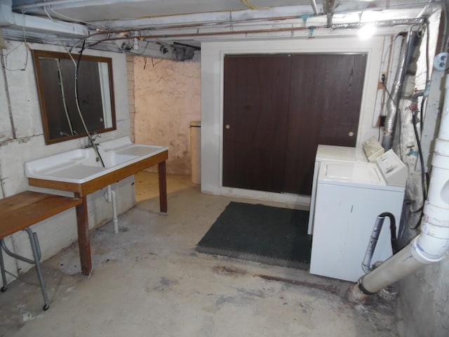 basement with washer and dryer