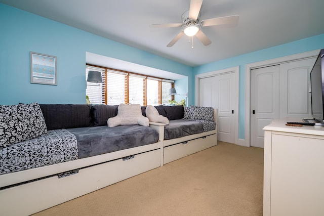 carpeted living room featuring ceiling fan