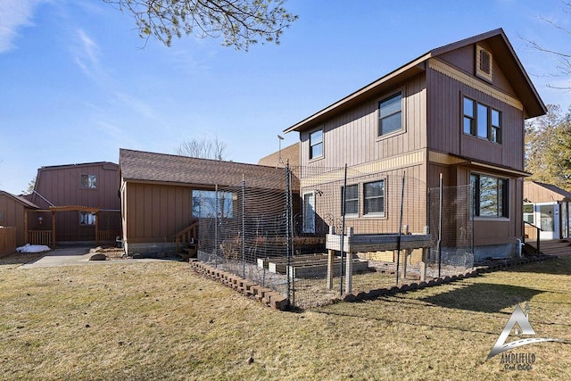 back of house featuring a lawn