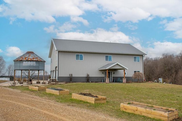 view of front of house with a gazebo and a front lawn