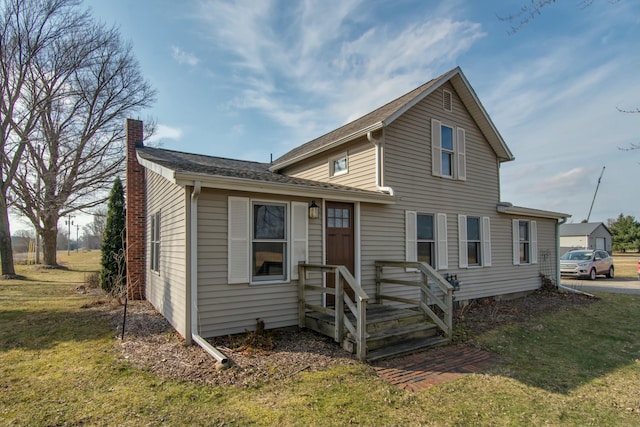 view of front of home featuring a front yard