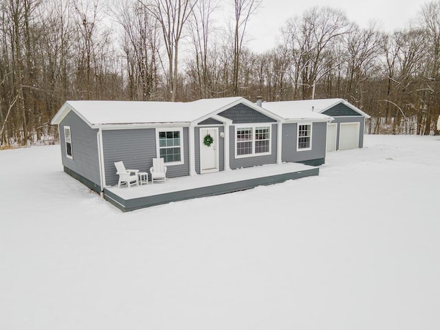 view of front facade featuring a garage