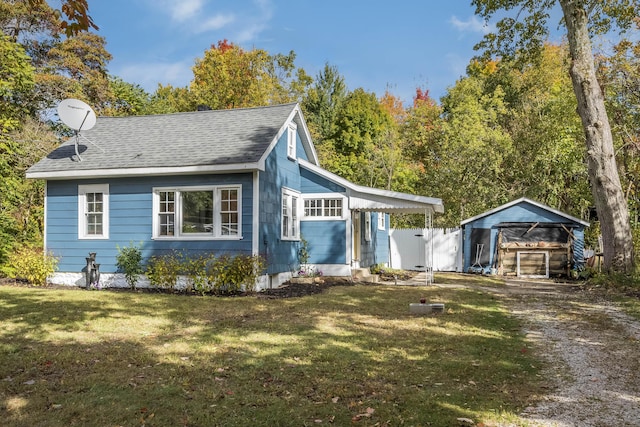 view of front of property featuring a carport and a front lawn