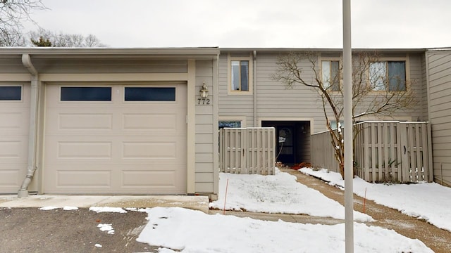 view of front facade featuring a garage