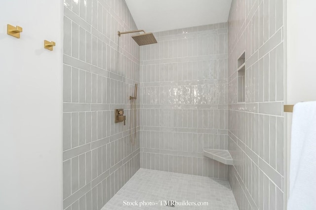 bathroom featuring tiled shower