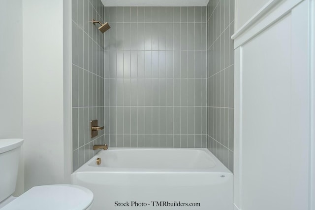 bathroom with toilet and tiled shower / bath combo