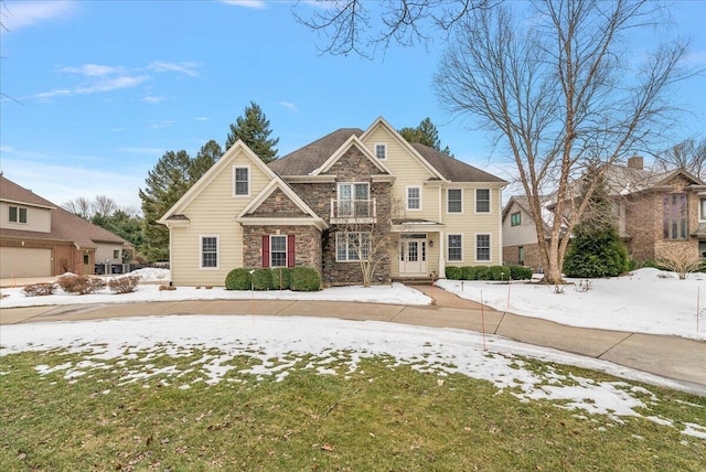 view of front of house featuring a lawn