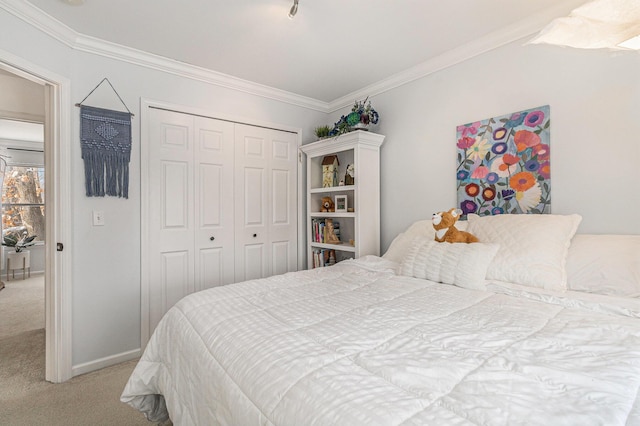 bedroom featuring a closet, ornamental molding, and carpet flooring