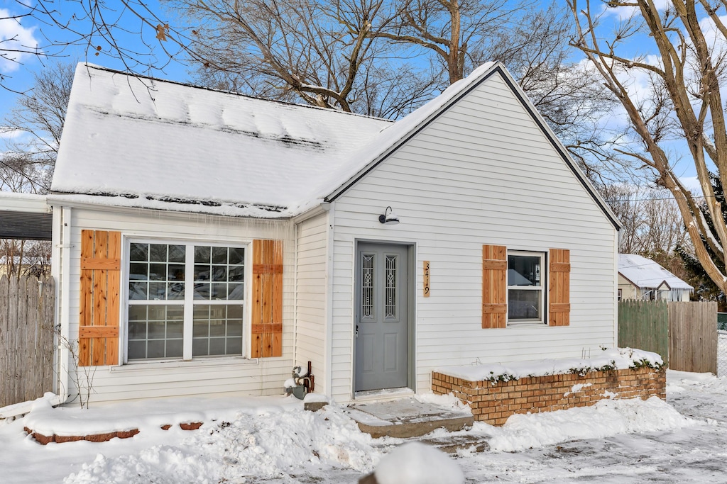 view of front of house