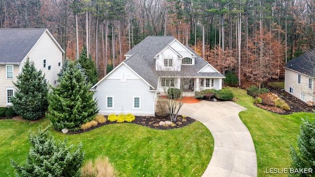 front facade featuring a front lawn