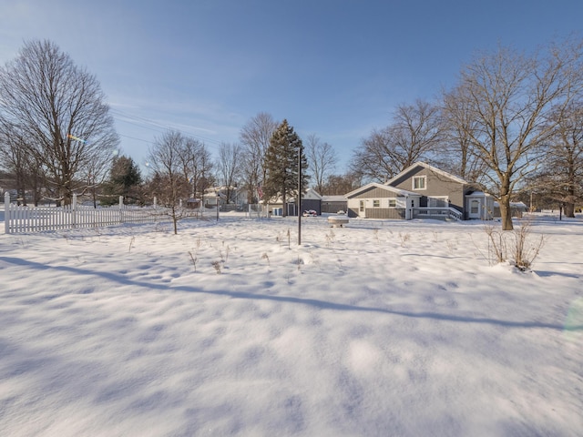 view of yard layered in snow