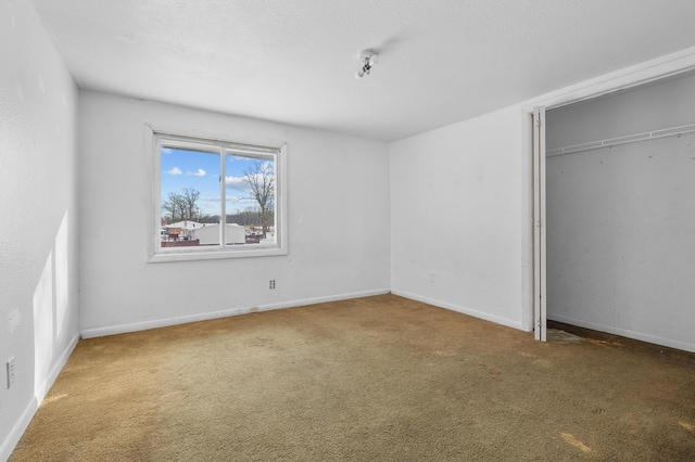 unfurnished bedroom with carpet flooring and a closet