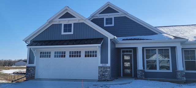 view of front of house featuring a garage