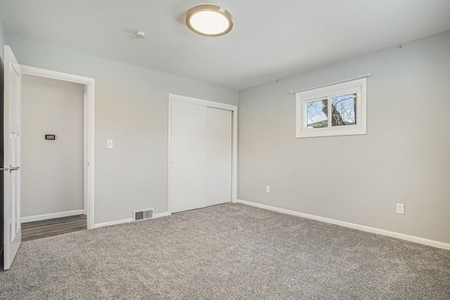 unfurnished bedroom featuring carpet flooring and a closet