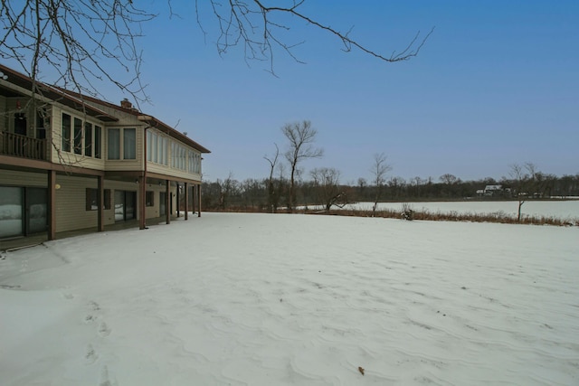 view of yard layered in snow