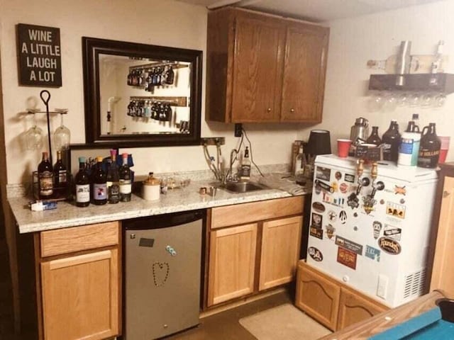 bar with sink, dishwasher, and refrigerator