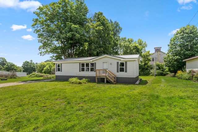 view of front of home featuring a front lawn