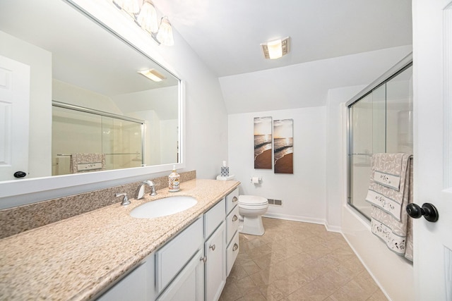 full bathroom featuring vanity, bath / shower combo with glass door, toilet, and vaulted ceiling