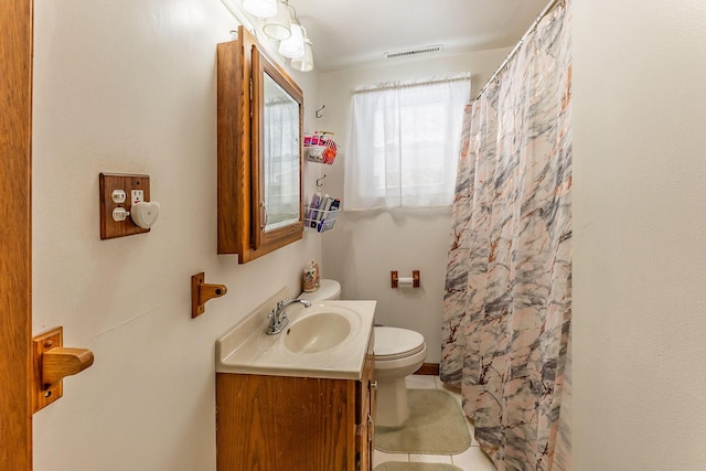 bathroom with toilet, a shower with shower curtain, and vanity