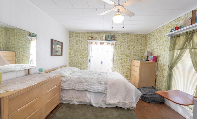 bedroom with dark hardwood / wood-style floors and ceiling fan