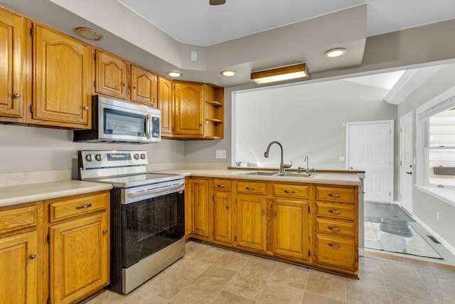 kitchen featuring appliances with stainless steel finishes, kitchen peninsula, and sink