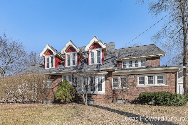 view of front of property featuring a front yard and brick siding