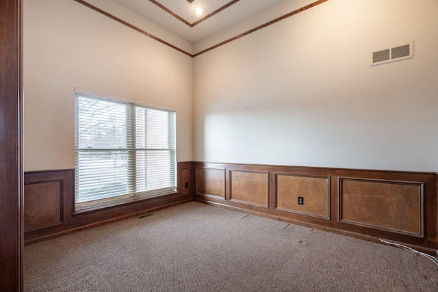 unfurnished room with vaulted ceiling and carpet