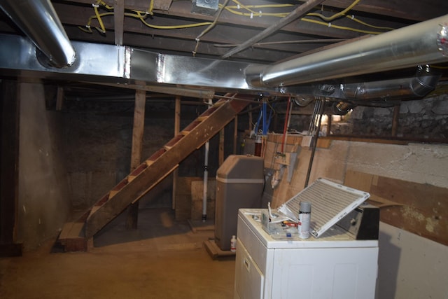 basement with washer / dryer