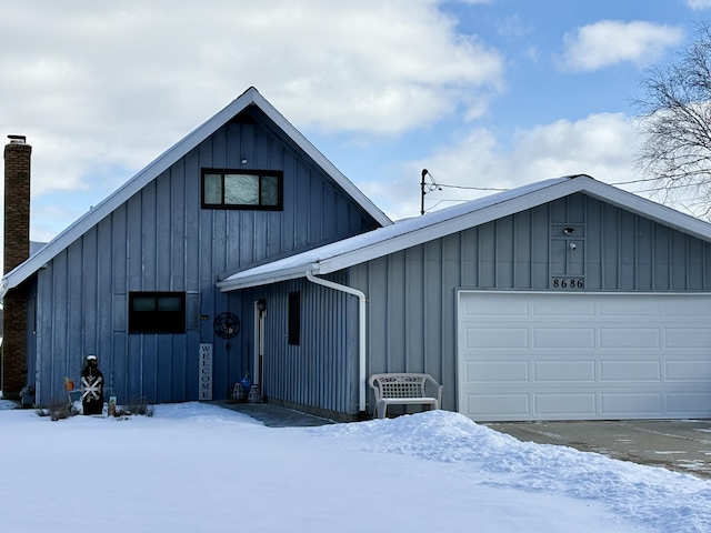 view of front of home with a garage