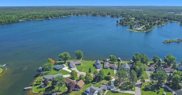 aerial view featuring a residential view, a water view, and a wooded view