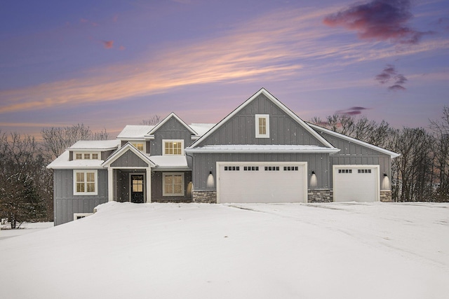 view of front facade featuring a garage