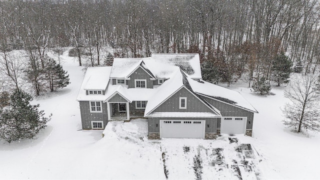 view of front facade featuring a garage