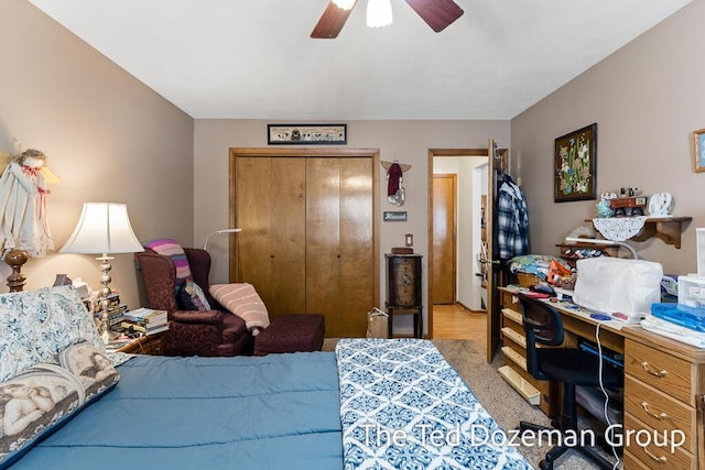 bedroom featuring light hardwood / wood-style floors, ceiling fan, and a closet