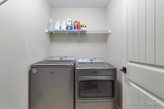 laundry room with washing machine and dryer