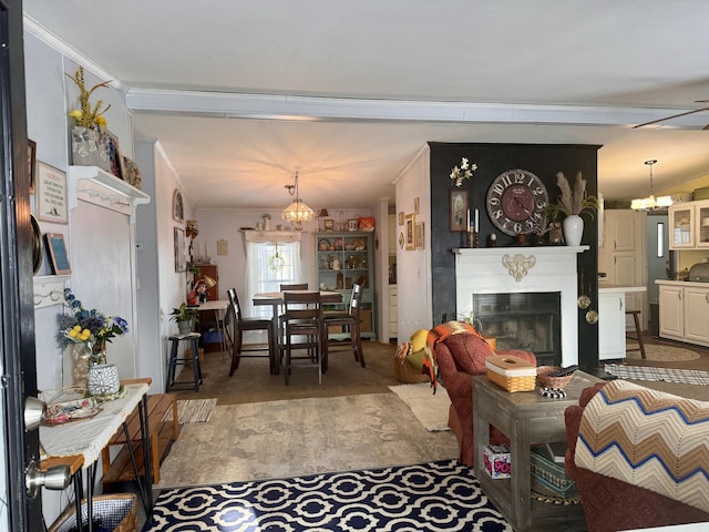 living room with carpet, crown molding, and an inviting chandelier