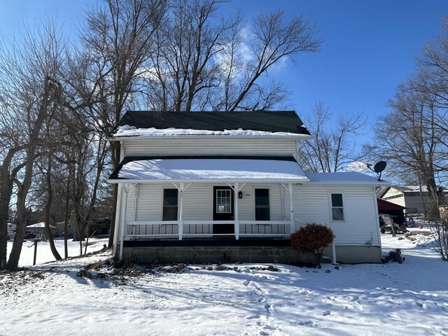 view of front of property with covered porch