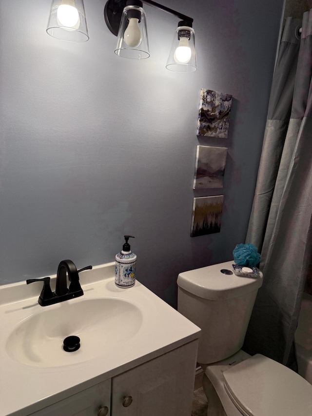 bathroom with sink, curtained shower, and toilet