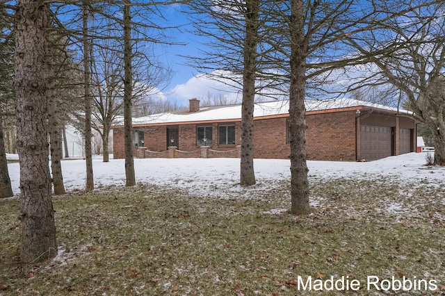 view of front facade with a garage and a yard