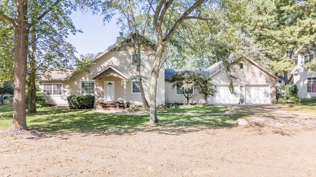 view of front of home featuring an attached garage, driveway, and a front yard