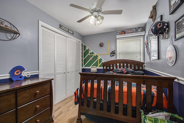 bedroom featuring light hardwood / wood-style floors, a closet, and ceiling fan