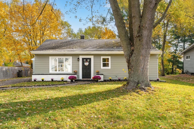 view of front of house featuring a front yard