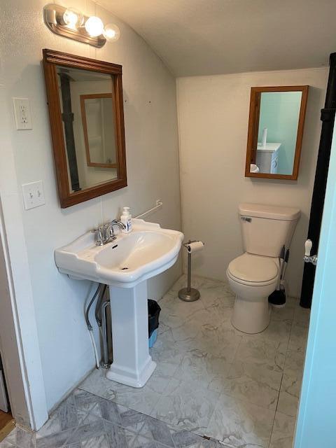 bathroom featuring toilet