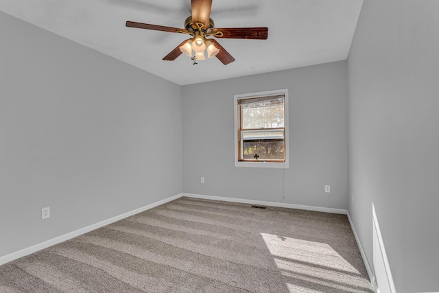 carpeted empty room featuring ceiling fan